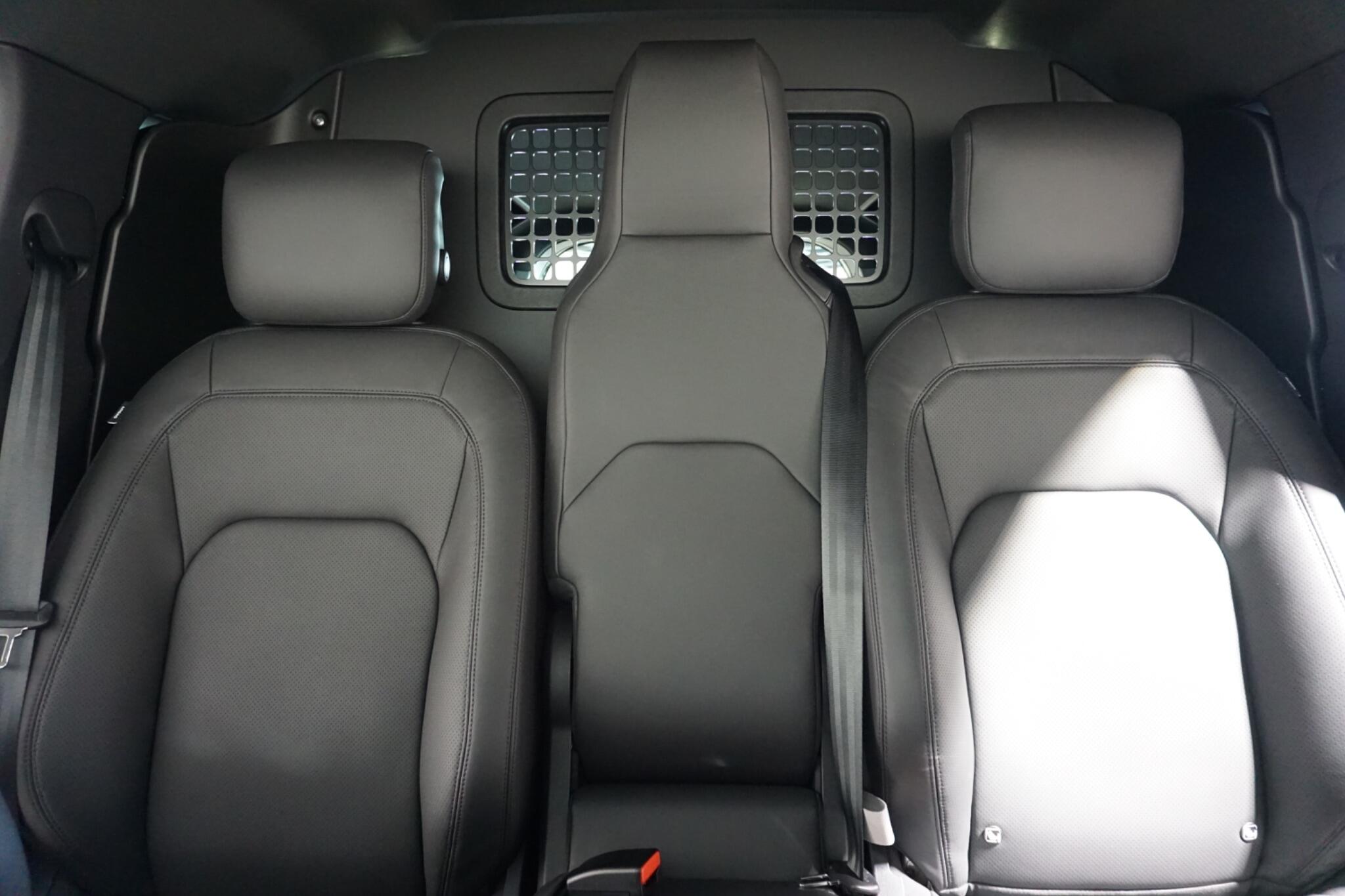 Land Rover Defender 110 3.0 D350 MHEV X-Dynamic HSE Hard Top SUV 5dr Diesel Auto 4WD MWB Euro 6 (s/s) (350 ps)